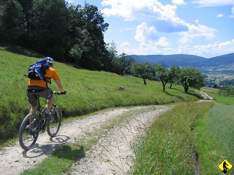 IMG_3671.JPG - Szutrowy zjazd do Wierzbanowa...