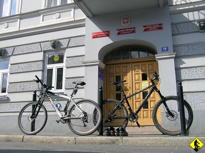 P4130038.jpg - Pierwszy w 2008r wyjazd w teren. W Beskidzie Małym Michała jeszcze nie było, ale dzisiaj to się miało zmienić. Chyba jeszcze z 2 Beskidy zostały (śląski? i niski?) chyba...