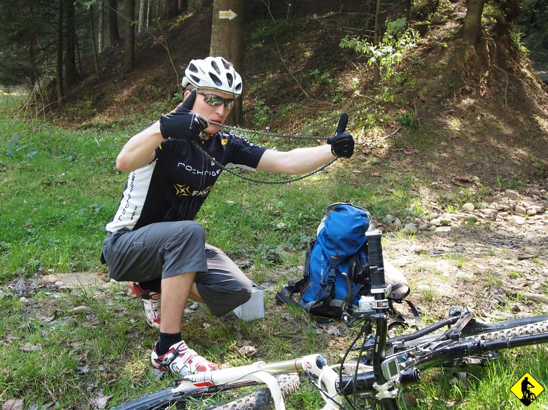 7.jpg - Bylibyśmy wcześniej, gdyby nie małe „ale”. Zrywam łańcuch tak nieszczęśliwie, że muszę skrócić go o dwa ogniwa. Niestety od tego momentu nie mogę już używać blatu.