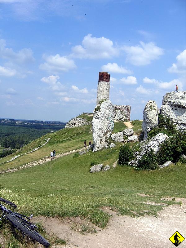 IMG_4074.jpg - Na szlaku jest 11 „ruin - orlich gniazd”. Oto jedno z nich: ruina zamku Olsztyn.