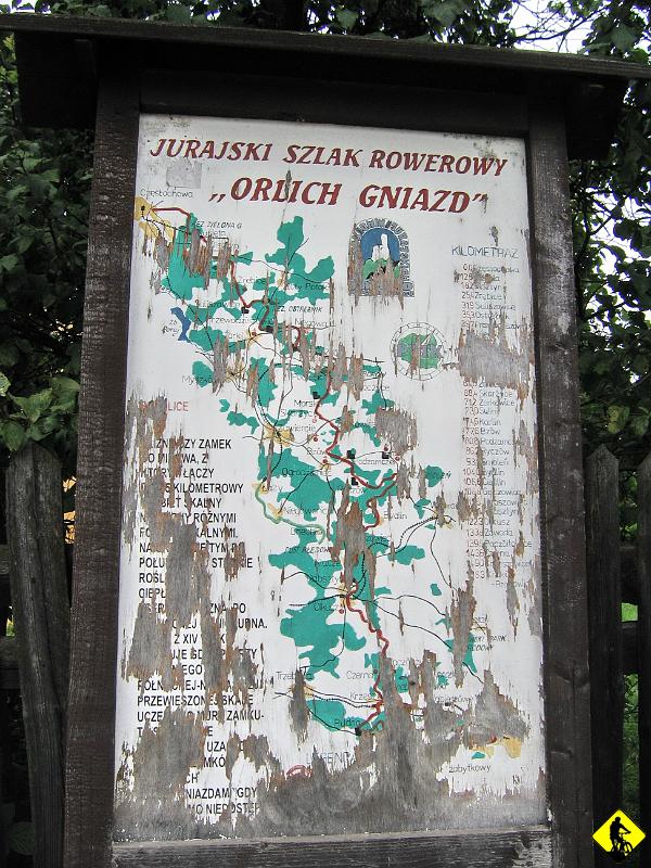 IMG_4095.jpg - Jak widać w kilku miejscach szlak nadal wygląda na nienaruszony od powstania. Oznakowanie generalnie ok, ale były miejsca, gdzie potrzebne były znaki, a ich tam nie było. Z kolei były tam, gdzie to nie było konieczne.