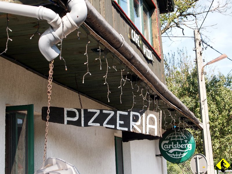 6.jpg - W samej już Piwnicznej obowiązek to Pizza w naszej ulubionej Pizzerii. Narada wojenna – wracamy do Rytra przez Obidzę, na Wierchomlę chyba już za późno, bo już się wcześniej ściemnia, a my jako eksperci … no wiadomo :)