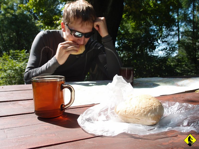 11.JPG - Po wypiciu herbaty, którą sami sobie robimy zapada decyzja o powrocie w kierunku Łamanej skały i zjeździe niebieskim do Lasu.