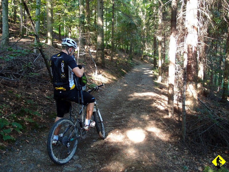 2.JPG - Szybkie wyjazdy mają to do siebie, że często się czegoś zapomina. Nie inaczej było i tym razem. Mój bukłak został w kuchni na suszarce, co bardzo rozbawiło Michała, jednak do czasu... gdy nie zorientował się, że w jego worku na wodę brakuje zakrętki...