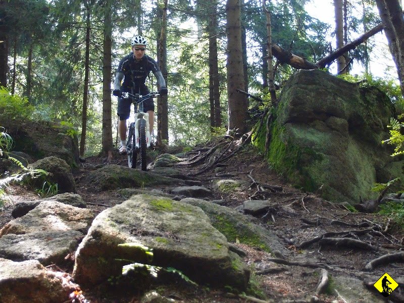 6.JPG - Michał: Foty z tego wypadu w Mały robił Wojtek, chyba, że jest na zdjęciu. W takim przypadku ja je robiłem :) Jakie to logiczne :) Tak czy inaczej chciałem napisać, że mój aparat był z moimi rodzicami na rozpustnych wakacjach. Wojtek dysponuje aparatem Olympus XZ1 prosto z Japan. Zapytałem z ciekawości czy ma możliwość sprawdzenia go licznikiem geigera, ale niestety nie :)