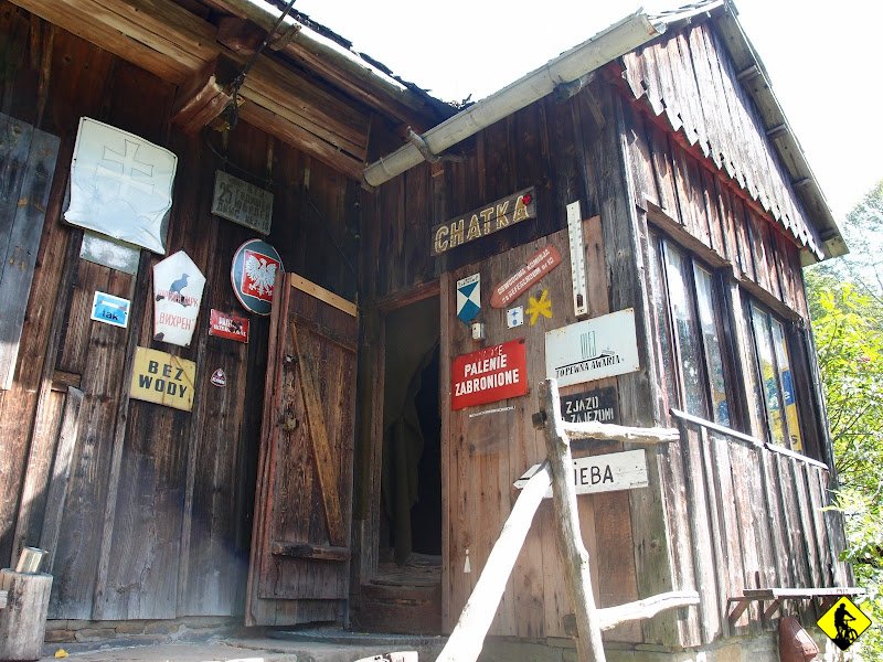8.JPG - Chatka studencka pod Potrójną jest z kolei sama w sobie tematem na reportaż. Miejsce, które po prostu trzeba odwiedzić będąc w tych okolicach.