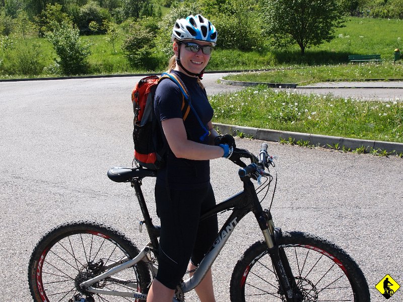 2.JPG - W planie będą dwa pasma ( Babicy i Barnasiówki ), które w sumie nie wymagają szczególnych umiejętności. No może jest jedno miejsce – podjazd w Hujówce na Końcówkę ( w sumie krótki, ale dusi konkretnie ). No dobra, „pik” na pulso i jedziemy.