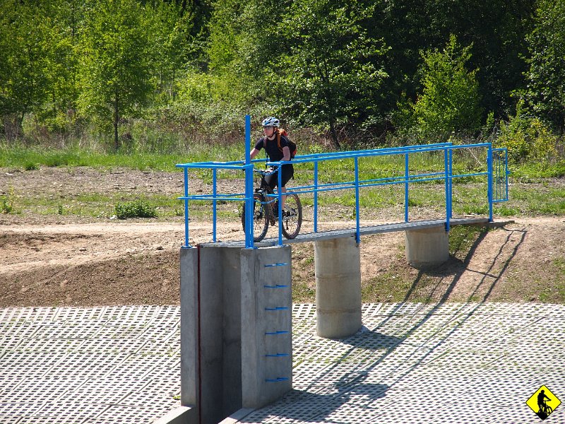 6.JPG - Zbiornik będzie powierzchni ok. 10 tys. m.kw., a wokół niego powstanie wypożyczalnia sprzętów wraz z toaletami, amfiteatr z zadaszoną sceną, grill, palenisko i ławeczki. SZOK! Nie żebym miał coś do ludzi mieszkających w Sułkowicach, ale dlaczego akurat tam?