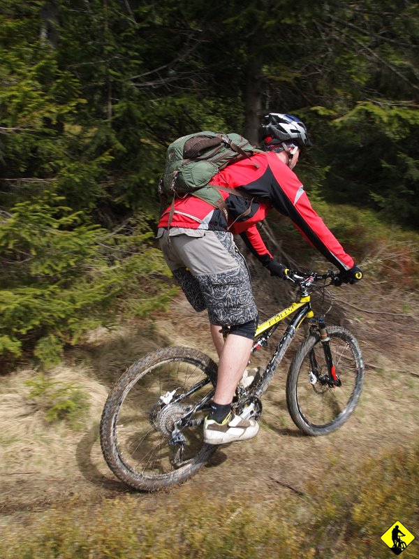 12.jpg - Przynajmniej teraz jest w dół – pocisk zielonym do Rzek, a dokładnie Papieżówki