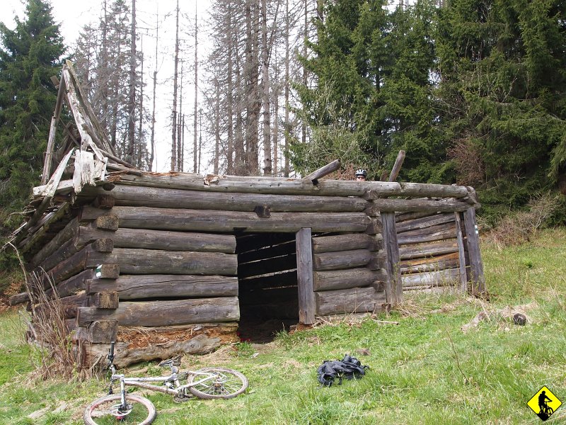 16.jpg - Pamiętacie takie rysunki dla dzieci z chłopkiem w czerwone paski? Gdzie jest Jurek :)