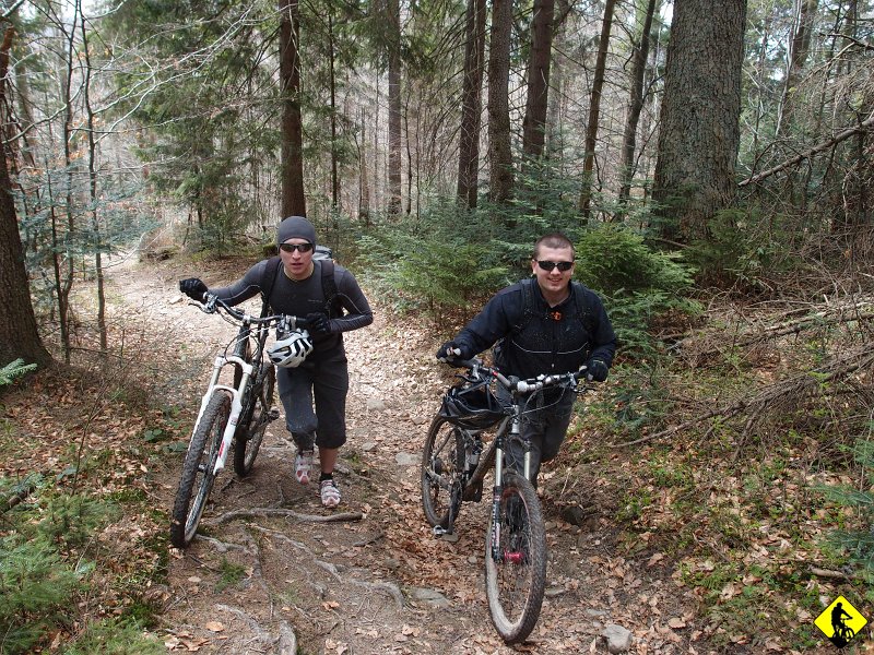 7.JPG - Po krótkich opadach pogoda zaczyna przejawiać swoją piękną stronę i wychodzi słońce. My uderzamy na nielegalu na Kudłoń