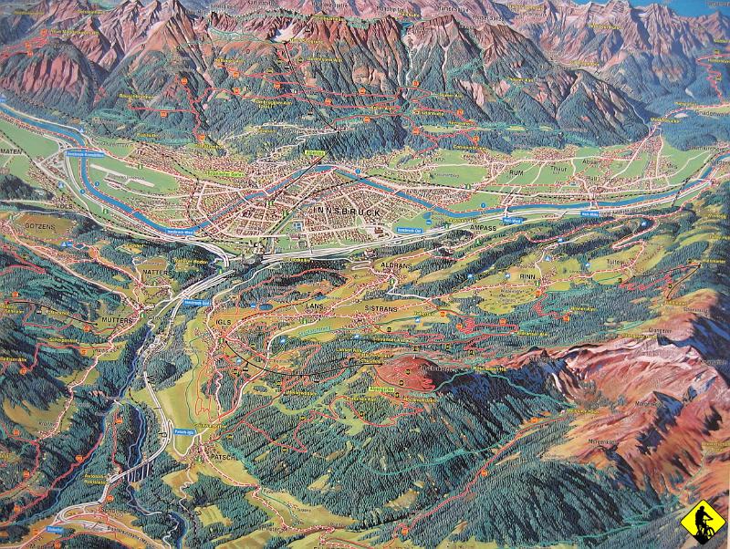 IMG_3708.jpg - Ta oto wisząca poglądowa mapka ( a jest to jej tylko kawałek) przedstawia trasy rowerowe (wraz ze stopniem trudności i numeracją) w okolicy. Niestety nie można było takiej kupić. Dobrze, że w PL kupiłem sobie dobrą mapę „Stubaier Alpen”.