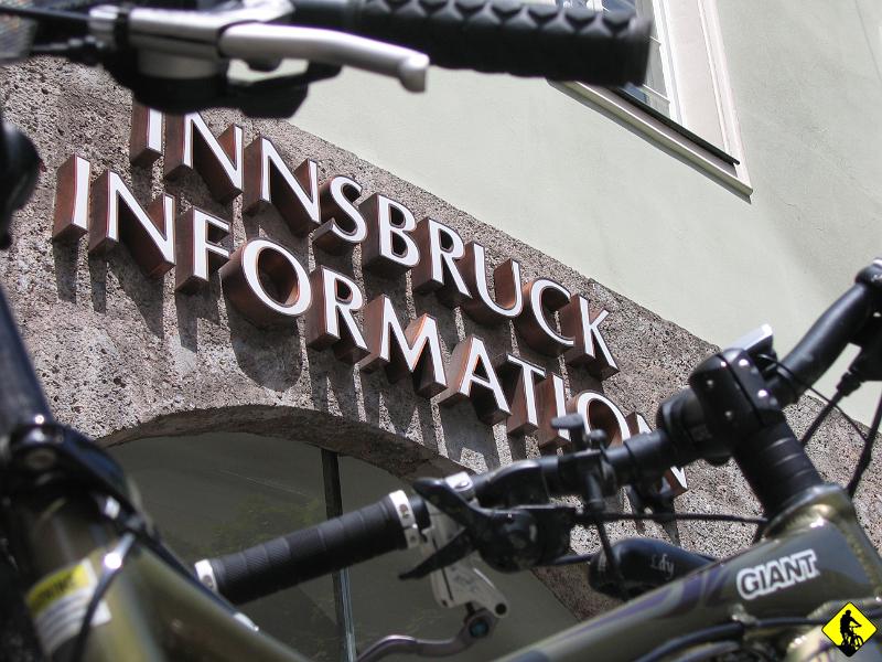 IMG_3718.JPG - Potem po omacku wyszukujemy informację Turystyczną i możemy coś konkretnego rozkminić na resztę dnia. Maciek (wspominany kolega) mówił, że tak zimego lata nie było tu od kilkunastu lat, więc pojechaliśmy w ciemno. Dzisiaj (czyli 22.07) była piękna pogoda i zapowiadało się, że kolejne dni będą jednym wielkim solarium.