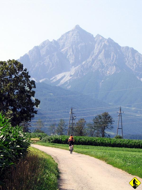 IMG_3744a.jpg - No to ogień. Zakładając, że Innsbruck leży na wysokości 550m n.p.m. to czeka nas ok. 30km z 1700m przewyższenia. Oczywiście zdecydowana większość będzie od połowy do samego końca :/