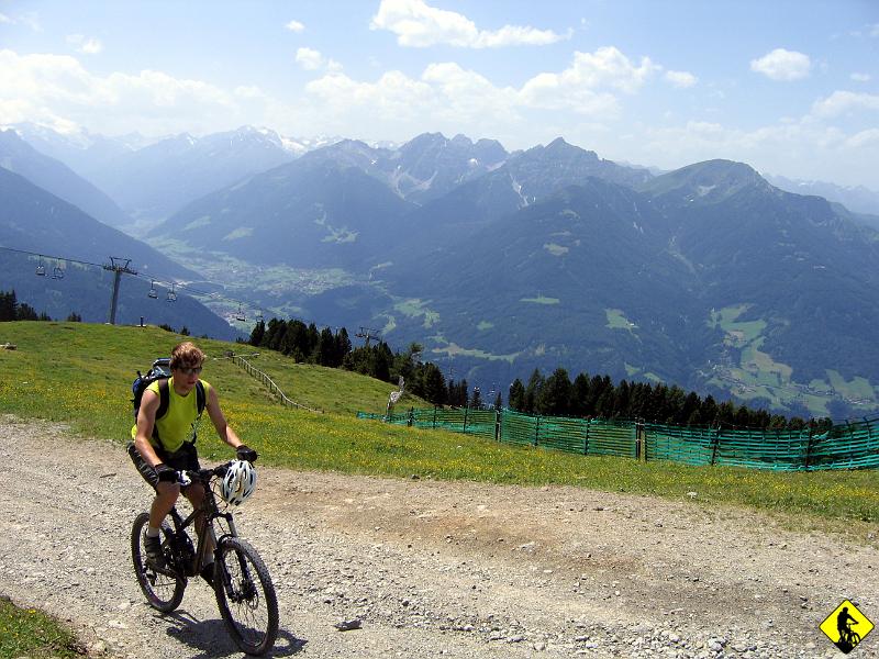 IMG_3806a.jpg - Tu już ponad linią drzew, blisko 2000m…