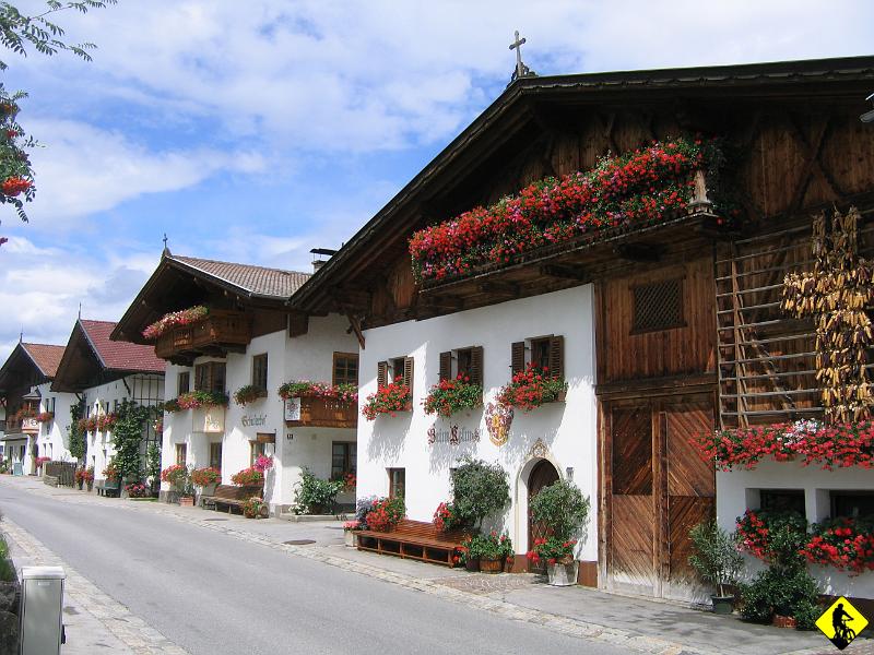 IMG_3833.JPG - Mutters jest typową alpejską (lub tyrolską) wioską, gdzie są cztery sklepy na krzyż, w dodatku zamykane przedpołudniem i otwierane popołudniu.