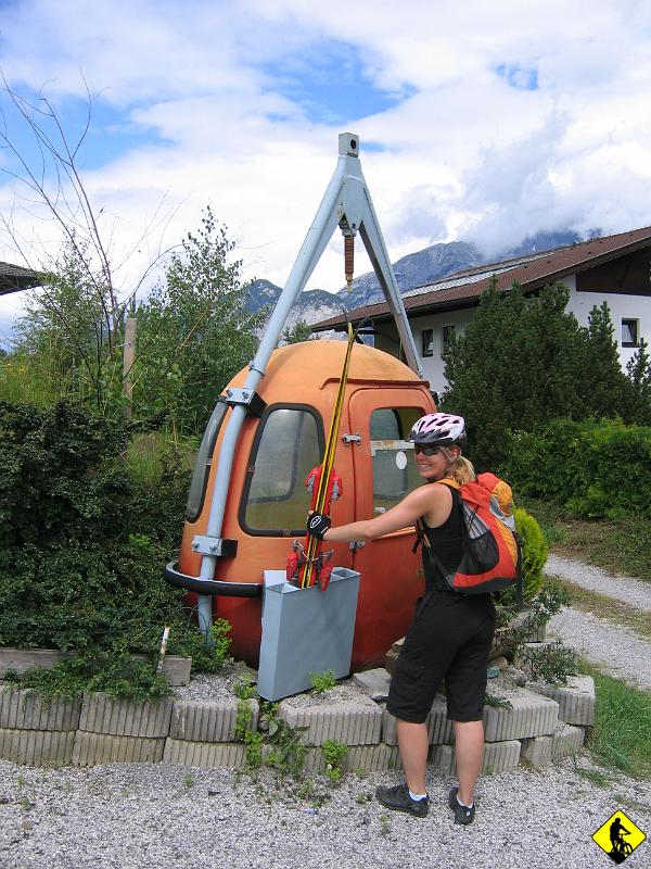 IMG_3848.jpg - I pomyśleć, że kiedyś tam mieściło się czerech narciarzy… wnioskuję to po ilości miejsc na narty :]