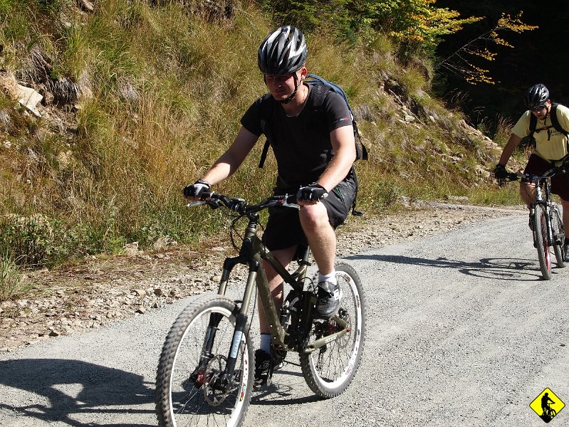 5.jpg - Przez Karolówkę przebijamy się  pod Baranią Górę, gdzie kierujemy się na dobrze znaną stokówkę trawersującą stok.