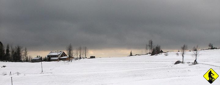 IMG_5381a.jpg - Dzień 2. Poranek nie napawa optymizmem, jednakże nasz prowadzący mamrotał ciągle o ładnej pogodzie w późniejszych godzinach. Powiem szczerze, że podziwiałem jego optymizm.
