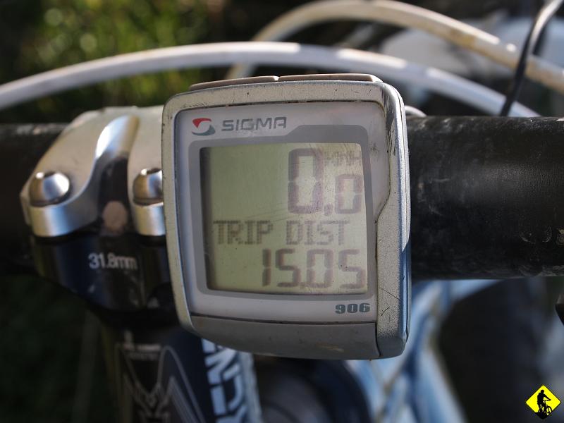 1.JPG - Od TransCarpatii minęło raptem kilka dni, a Aga ciągnie w góry ( z drugiej strony wcale się jej nie dziwię, bo w trakcie całej imprezy, rower wyjęła tylko raz). Przyszła pora aby zmierzyła się z „top 5” tras w południowej Polsce – Gorce i Pasmo Lubania! 50km terenu w soczystym wydaniu. Jednym małym problemem było to, jak wrócimy z Krościeńka do Samochodu. Octavian zostaje w Nowym Targu, a my po 15 km logujemy się na Hali Długiej za Turbaczem. Jest godzina 10:17!