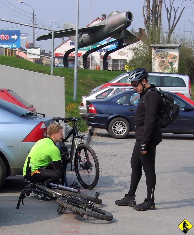 IMG_0227.jpg - Długo planowany wypadzik z chłopakami z serwisu. Tak się złożyło, że Dżony miał wolne i bardzo chętnie się z nami zabrał. Gościnnie wystąpi Pan Grzegorz, entuzjasta spinning cycle.