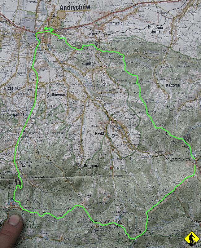 mapa.jpg - Kalsyk Małego, ok 40km w tym 30km w terenie.Trasę polecam każdemu, kto chce pojeździć w fajnym terenie, bez ciągłego pchania roweru. Jak się okazało po wypadzie, Barto miał małą dziurkę w oponie. Czy będzie wypad, gdzie nie złapie "gumy". Moja propozycja: Zmień opony na większy balon!  Do następnego! PoZdRo.