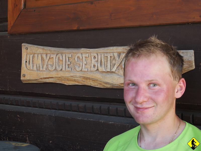 5.JPG - W Schronisku na Hali Łabowskiej cudownie pachnie obiadkiem. Jednak jest jeszcze zbyt wcześnie i nie jesteśmy głodni, by się skusić na małe co nieco. Obieramy za cel Piwniczną i tamtejszą pijalnie.