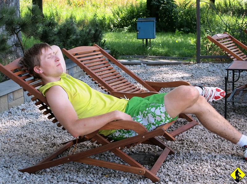 7b.jpg - Pijalnia w Piwnicznej zaskakuje nas tym, że woda jest tam za darmola :) wystarczy mieć własny kubek! Ja wypiłem 3, Agi 1, a Dżony powiedział, że ma swoją wodę :) Jedziemy jeszcze na obiadek do naszej ulubionej Pizzerio-restauracji, gdzie podają domową pizzę (duża za niewielkie pieniądze).