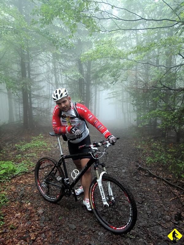 3.jpg - Trasa w mniejszej połowie pokrywa się z pierwszym etapem tegorocznej TC. Nie ma to jak rozpoznanie w terenie, Drugi raz w ciągu kilku dni zdobywam Czantorię. Tym razem przez Małą Czantorię żółtym.