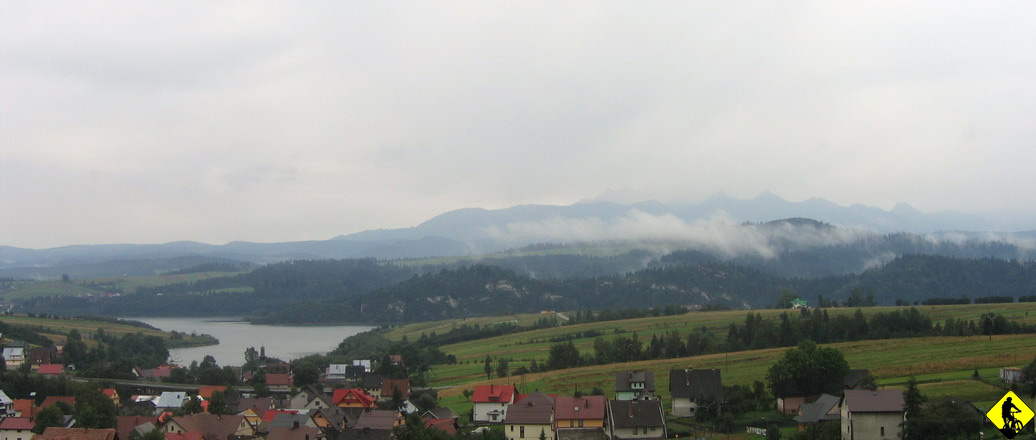 IMG_2387a.jpg - Niedziela zapowadana była bardzo paskudnie w całej Polsce. Jednakże byłem w Kluszkowcach już kolejny dzień i wreszcie dostałem zielone światło na rower, więc mimo świadomości, że może mnie konkretnie zmoczyć jadę.