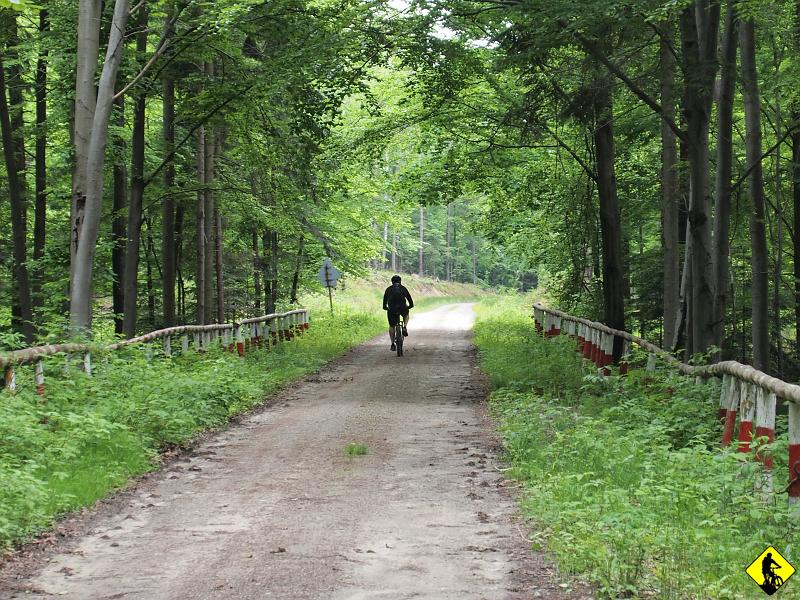 9e.jpg - Niestety muszę przyznać, że niedługo trzeba będzie się zaopatrzyć w GPS. Drugi wypad pod rząd wskazuje właściwy kierunek i nie trzeba się za dużo zastanawiać nad aktualną lokalizacją. Z drugiej strony, zacznie się jeżdżenie za wiszącą przed nosem marchewką, co wg mnie traci swój niepowtarzalny smak.