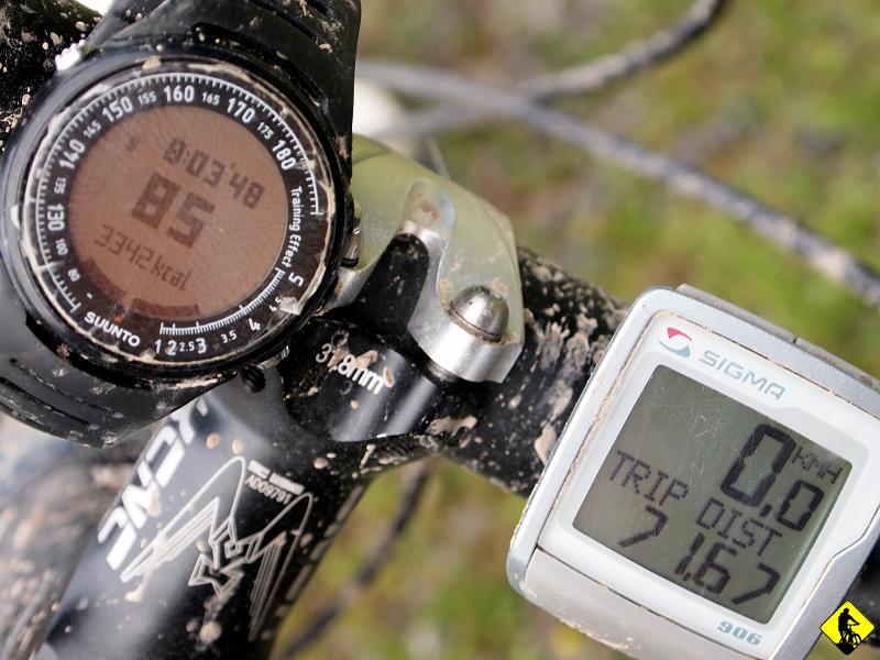 9g.jpg - Dane z trasy jak widać. Dodatkowo wrzucam lina z Garmina, którego miał Grzesiek na kierownicy -->  http://www.gpsies.com/map.do?fileId=kkucayjgzovsdarr . PoZdRo! Do Następnego!P.S. Chciałbym dodać, że nie było żadnych konsekwencji gastrycznych po zmieszaniu wcześniej wymienionych składników w Zamkowej Woli :)