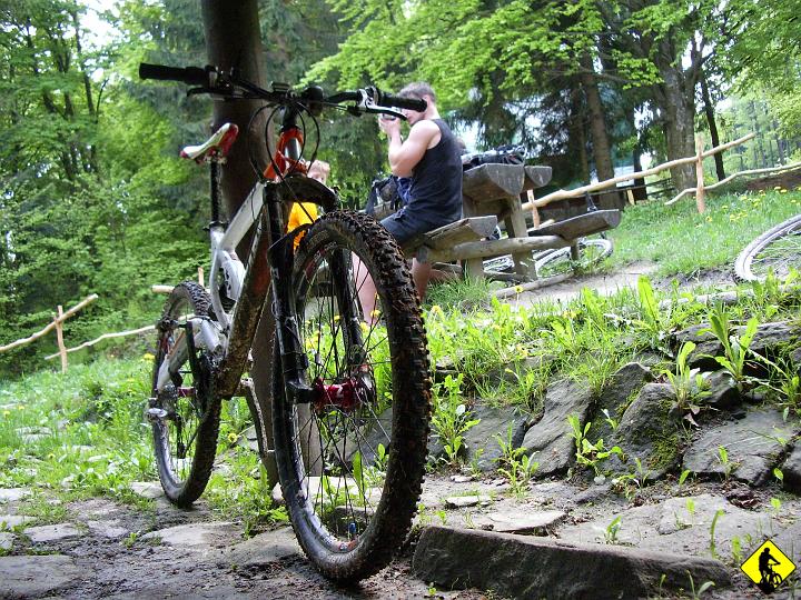 IMGP3556.jpg - Wcisnęliśmy zapiekanki (z pieca-4zl) i pierogi z mięsem ( tu niestety już 9zł - dużo) i posiedzieliśmy chwilę.