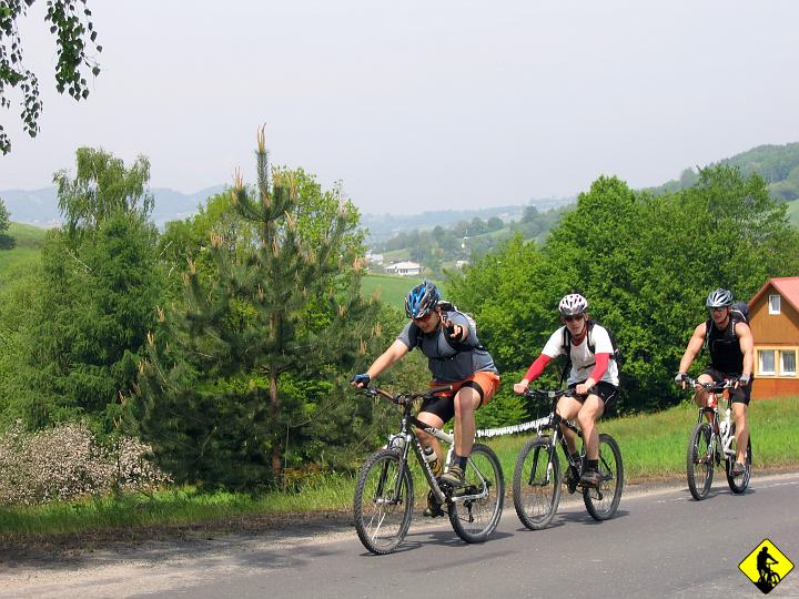 IMG_0906.jpg - Po szybkiej konfiguracji trasy wykluła się opcja dojechania do Schroniska Garbyela asfaltem, a wrócić pasmem Magury Małastowskiej.  Wyprzedzę fakty, to było bardzo dobrym pomysłem.