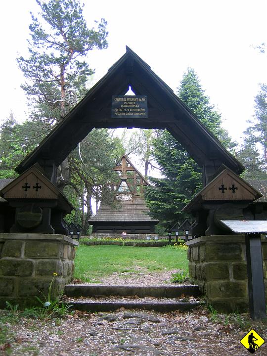 IMG_0961.jpg - Przełęcz Małastowska i kolejny cmentarz. Jurek przeczytał, że w okolicy było ich bardzo dużo. Teraz żałuje, że tego nie zapamiętałem.