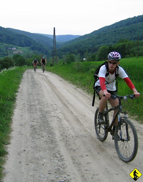 IMG_1016.jpg - Odnosze wrażenie, że Niski jest najlepszym miejscem do jazdy na rowerze. Jest zapomniany przez wielu i to mnie w nim chyba najbardziej pociąga, w dodatku ta przeszywająca cisza i spokój... Ma też swoje minusy, jak każdy (np. jest daleko i... nisko :)