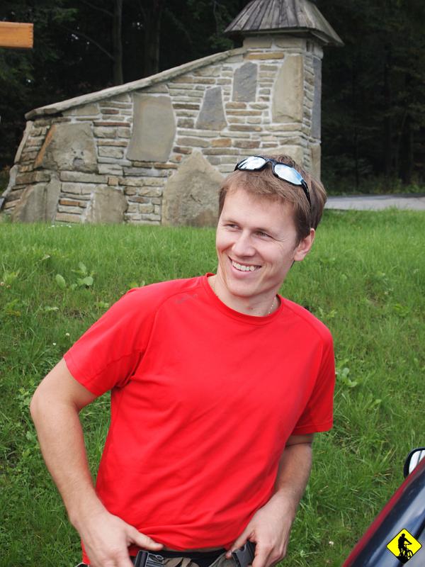 P9143412.jpg - Rafał zawsze był prawdziwym twardzielem. Był z tych co nie jadł miodu, on żuł pszczoły, był z tych, co połykali małego głoda bez gryzienia. Dlatego dzisiaj, po większych i mniejszych unikach z jego strony, postanowiłem go zniszczyć fizycznie. To samo zrobiłem poprzednio z Tomkiem :) Dlaczego? Dlatego, że prawdziwy twardziel jest tylko jeden. Jestem nim Ja!