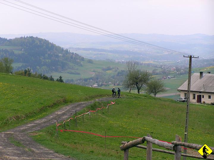 P5010219.jpg - To już na żółtym na zjeździe do Ropy.
