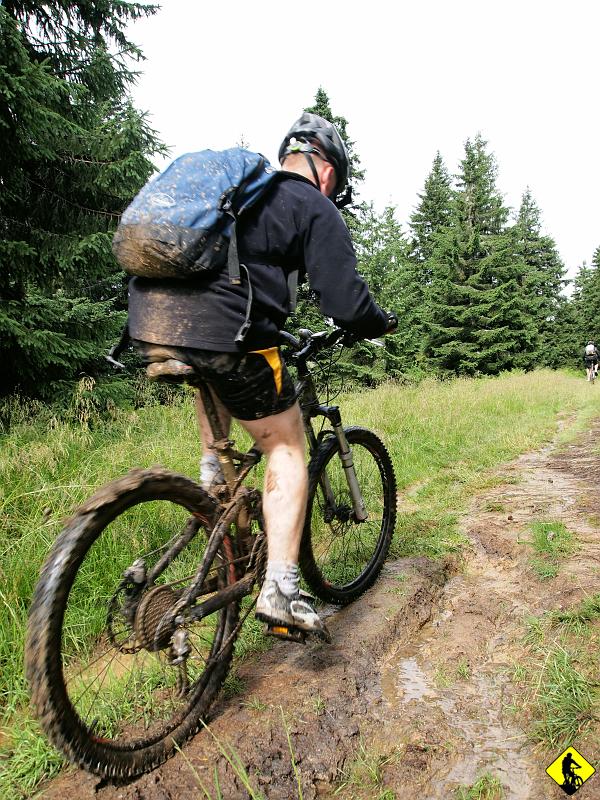 10.jpg - Hala Cudzichowa i podejście na Munczolik (choć pewnie niejeden Cyborg wjeżdża tam na środkowej tarczy :) męczy, aczkolwiek zauważyłem, że dobre równe tempo z buta czasem wychodzi lepiej niż kręcenie się prawie w miejscu na 1:1