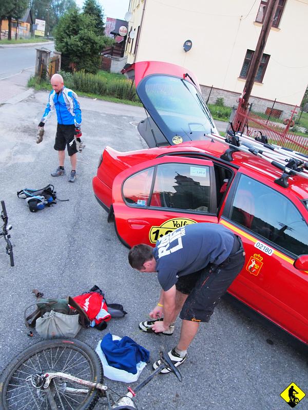 17.jpg - Trzeba przyznać, że dzisiaj było dużo zabawy w chodzonego. Tak też bywa. Góry. Ogólnie dzień udany. Pogoda w trakcie się wyklarowała, co widać po fotach. Tomek przeżył koszmar kondycyjny, mówił, że go zabiłem dzisiaj. Patrząc na to z perspektywy czasu, myślę, że i tak będzie to dobrze wspominał :)