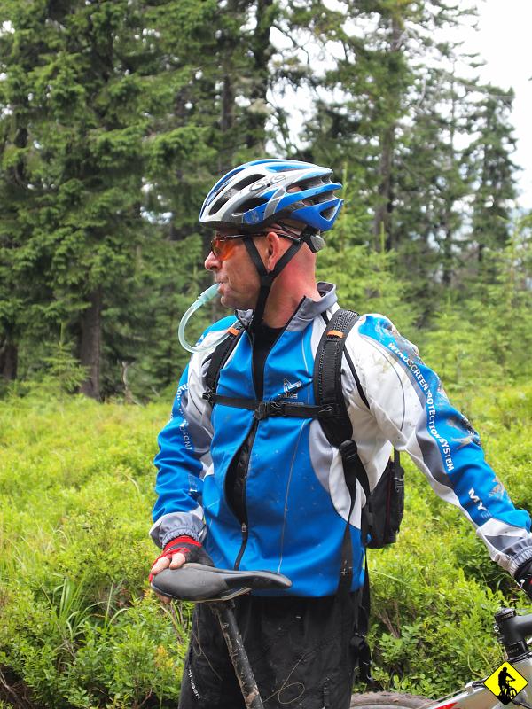 9.jpg - Pytam Tomka: Jak się czujesz? Dam radę – odpowiada. W takim razie nie skręcamy na Halę Lipowską, tylko w prawo na Halę Miziową, dodając jakieś 14km.