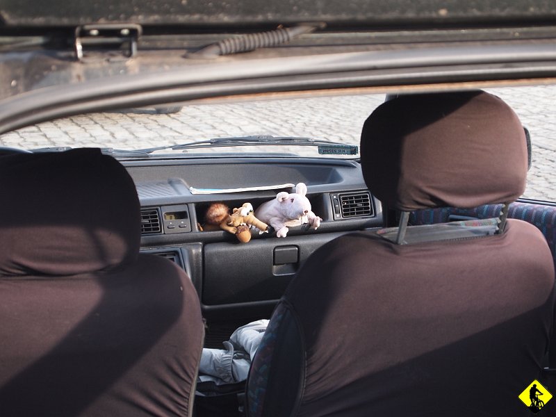 1.JPG - Teraz ciężko sobie przypomnieć jak doszło do tego wyjazdu. Z pomocą Wojtka wybrałem się na wycieczkę w znienawidzony przeze mnie Beskid Wyspowy. Pełzacza pożyczyliśmy od Agi. Tak to bywa niestety, gdy ty masz czas, inni nie.