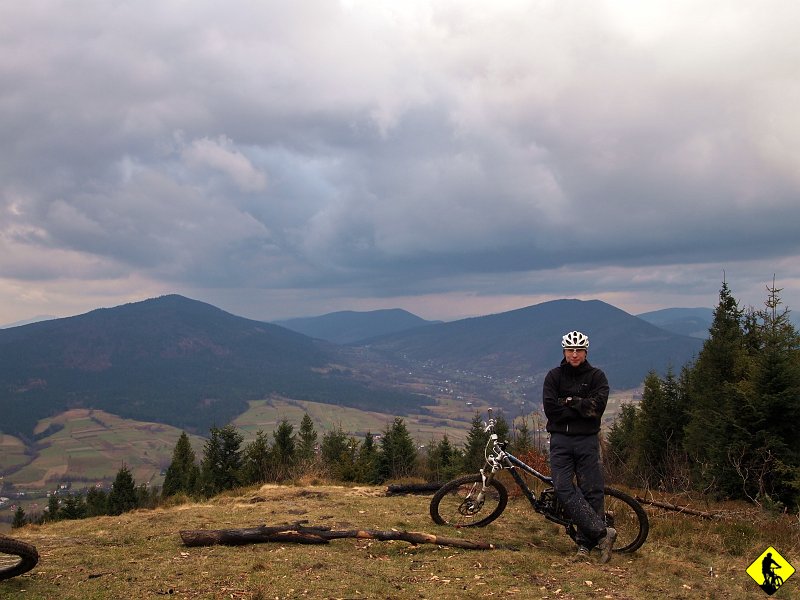 11.jpg - Tak też się kończy w tym roku rowerowanie. Trochę się działo. Wykręciłem ogromną ilość treningowych kilometrów. Dzięki temu pewnie przetrwałem TC. W następnym już nie przewiduję tak intensywnych przygotowań ( i tak jest, bo mamy połowę lutego, a ja mam 0h wysiedzianych na trenażerze ). Sprzedałem ramę Reigna. Zobaczymy co dalej…