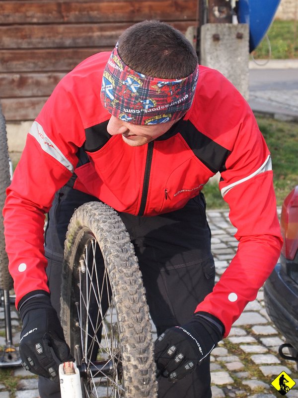 2.jpg - Nastroje na chodzenie (bo tak kojarzę Wyspowy) dobre. W przyszłości planuje zaliczenie wszystkich szczytów Wyspowego. Myslę, że w sam raz na wiosnę :) Skręcamy rowery…