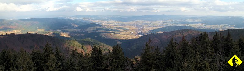 7.jpg - Sam szczyt… nie do zdobycia z siodła. Kamienie wielkości głowy. Coś ala końcówka na Lubań. Panorama w wieży widokowej w stronę północną.