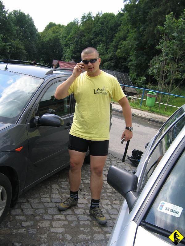 IMG_3560.jpg - Jurek zwarty i gotowy na wyzwanie, zwłaszcza, że przez kilka dni wcześniej padało i podobno trasa ( ok.65km ) to jedno wielkie błoto… no chyba nie może być tak źle :]