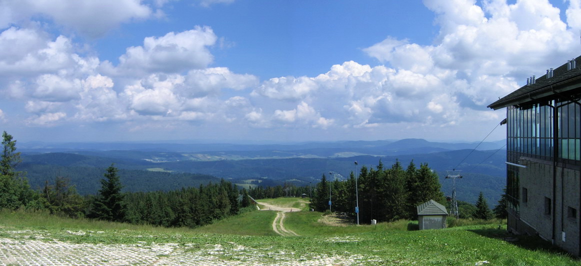 pano.jpg - Na szczycie czas na oddech  i podziwianie widoków. Zastanawiam się czy startujący mają w ogóle na to czas. Raczej nie…