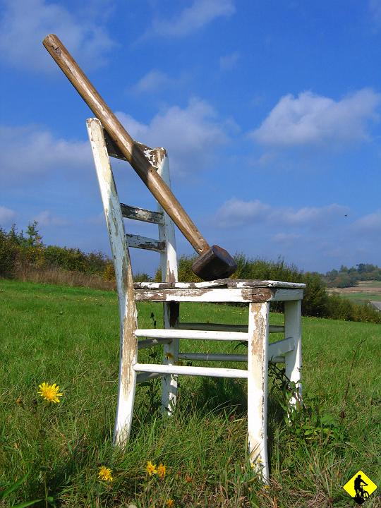 IMG_3064.jpg - Gdy tak kręciłem na 1:1 oczy me zaczarowało krzesło z pieszczoszkiem. Co ciekawe, w promieniu 30m żywej duszy nie było.