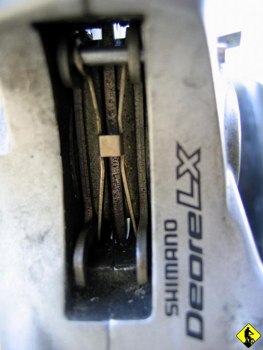 IMG_3080.jpg - wymianę klocków na nowe. Żywiczne niestety, bo tylko takie mi się ostały. Muszę poczekać na promocję metalicznych w Tesco.