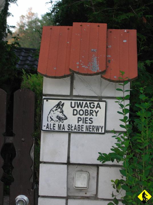 IMG_3117.jpg - Przy Skrzyżowaniu w Hamerni jadąc od Skały jest magiczny szlak (czerwony) do kwiecistych dołów (GIebułtów),w który można wjechać tylko od drugiej strony. Z tej jest nie do znalezienia. Przynajmniej natrafiłęm na kolejną ciekawą tabliczkę :)